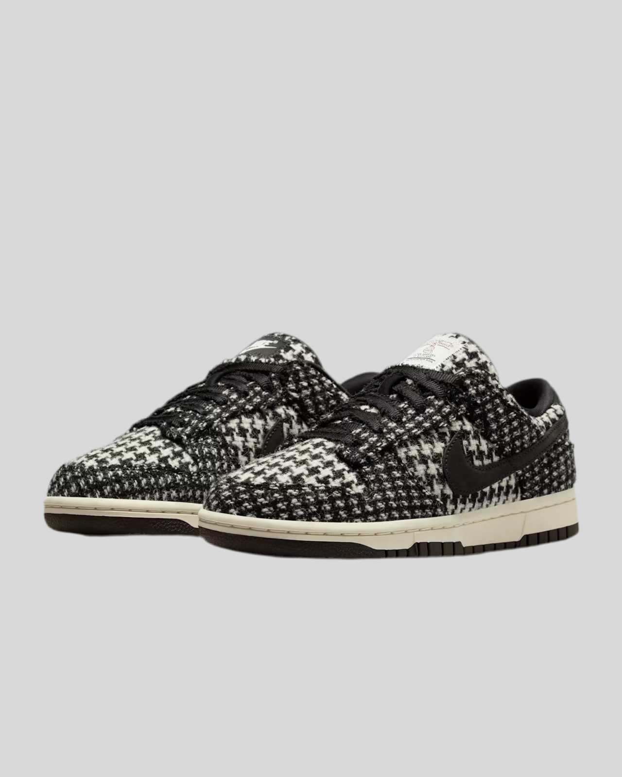 W Dunk Low x Harris Tweed “Black & Phantom”