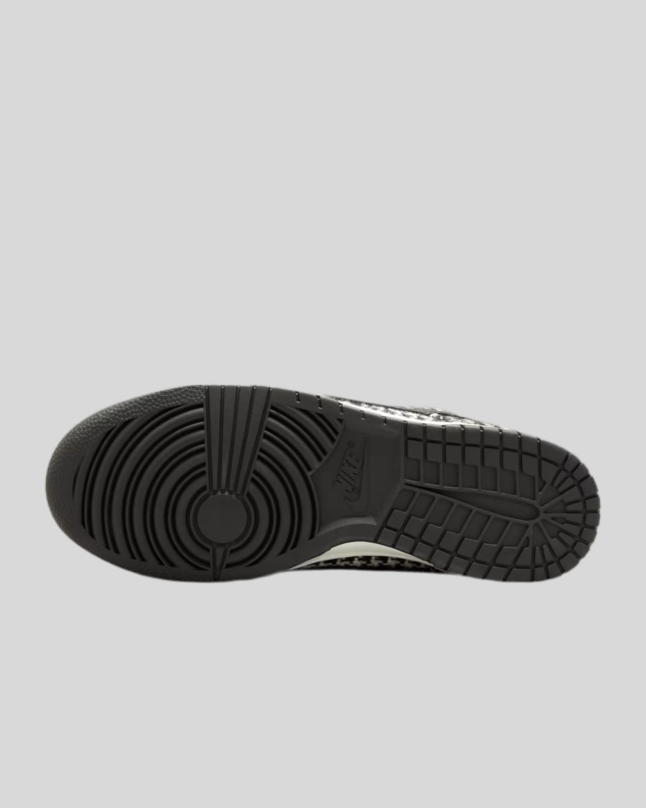 W Dunk Low x Harris Tweed “Black & Phantom”