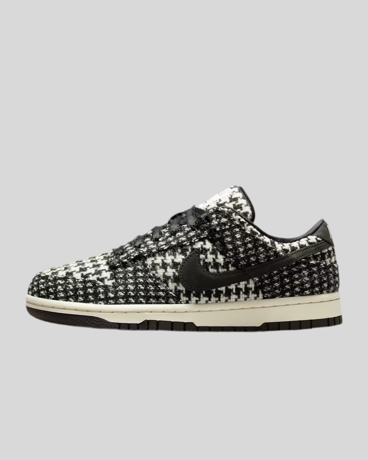 W Dunk Low x Harris Tweed “Black & Phantom”