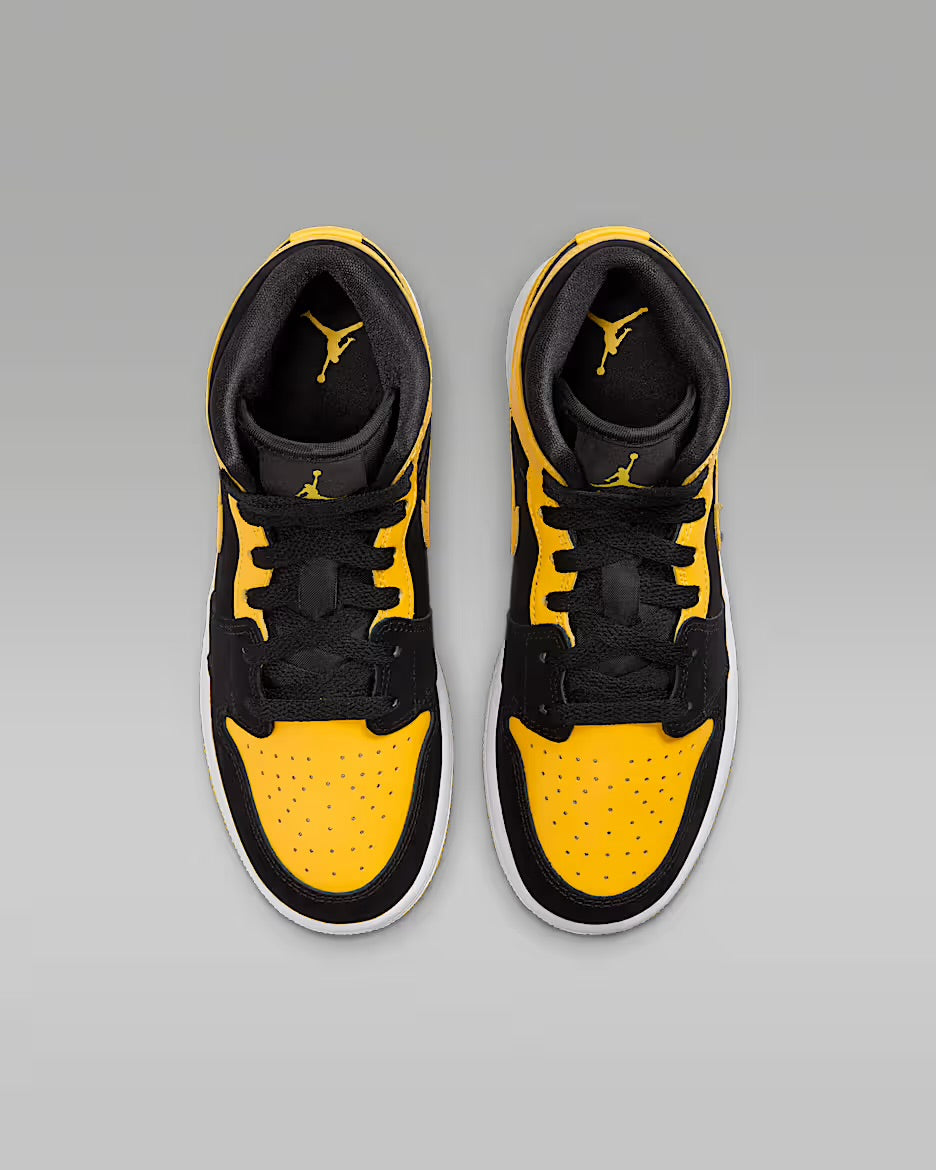 Air Jordan 1 Mid SE ‘New Love’ (GS)