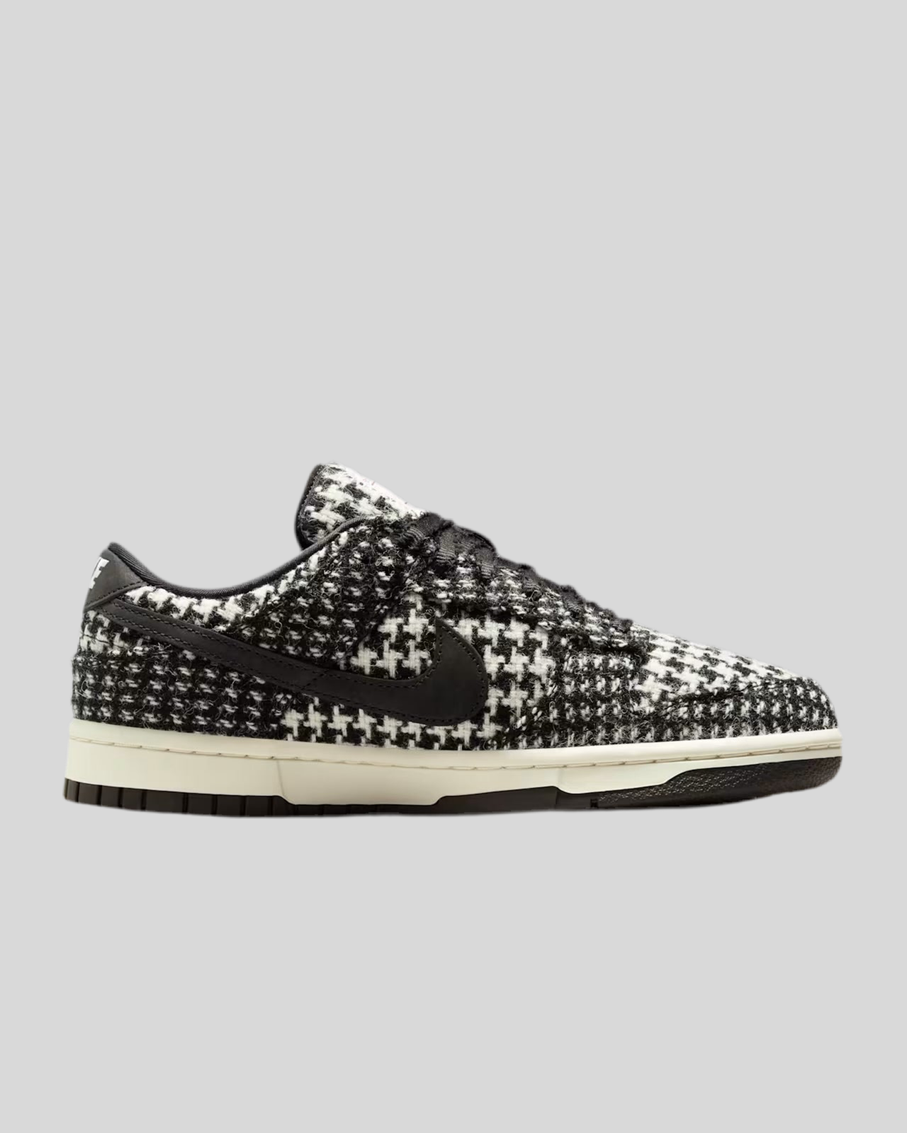 W Dunk Low x Harris Tweed “Black & Phantom”