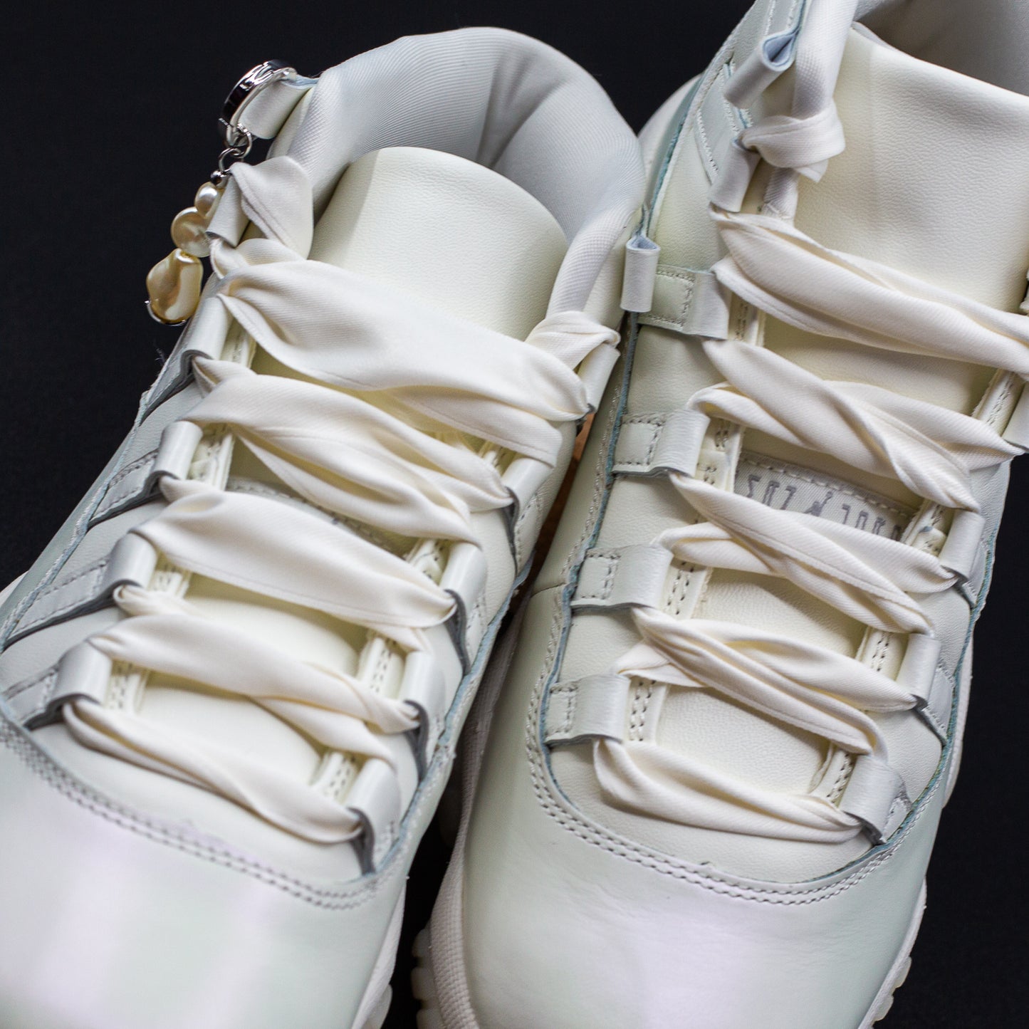 W Air Jordan 11 Retro "Pearl"