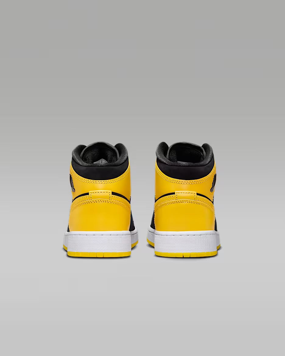 Air Jordan 1 Mid SE ‘New Love’ (GS)