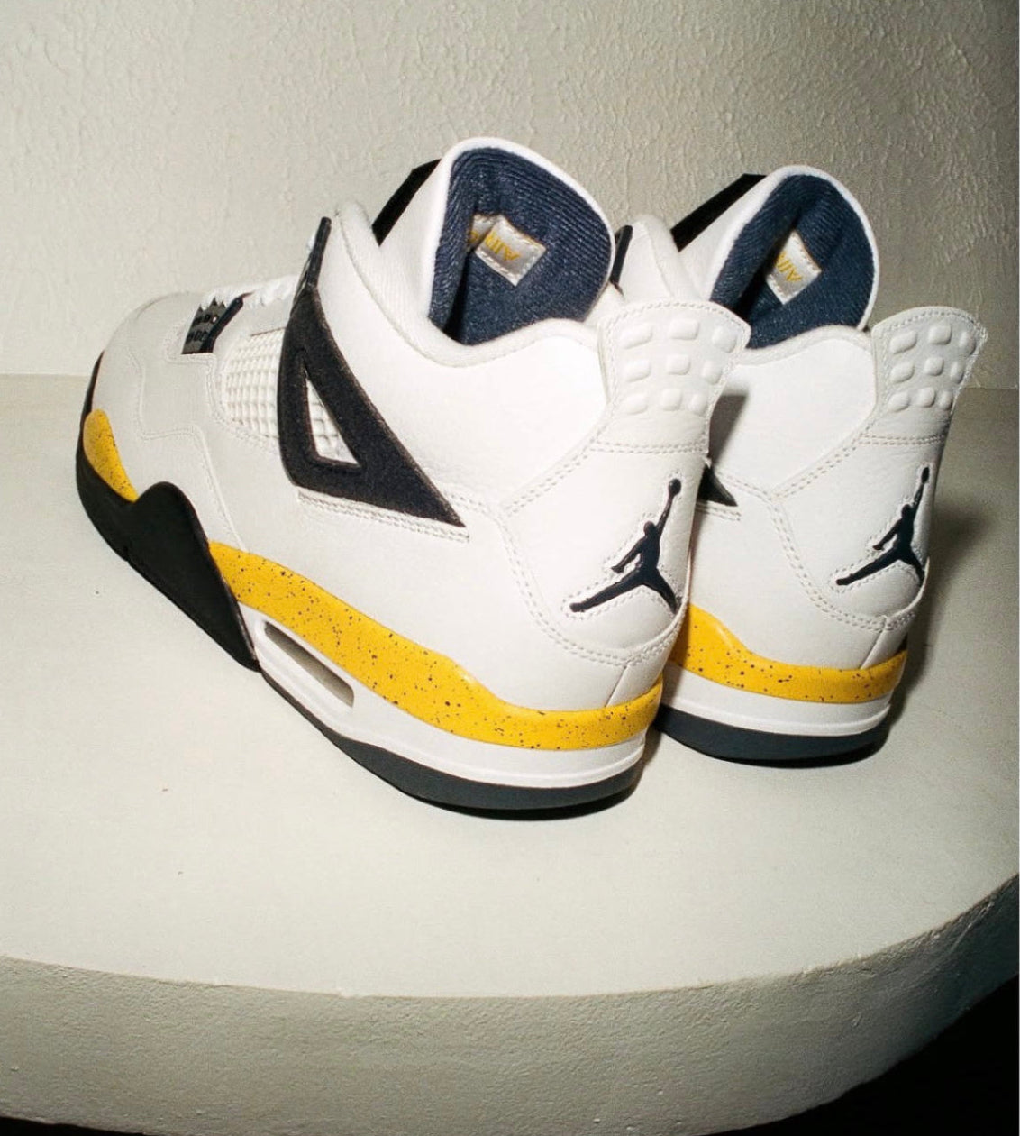 Air Jordan 4 Retro "Tour Yellow"