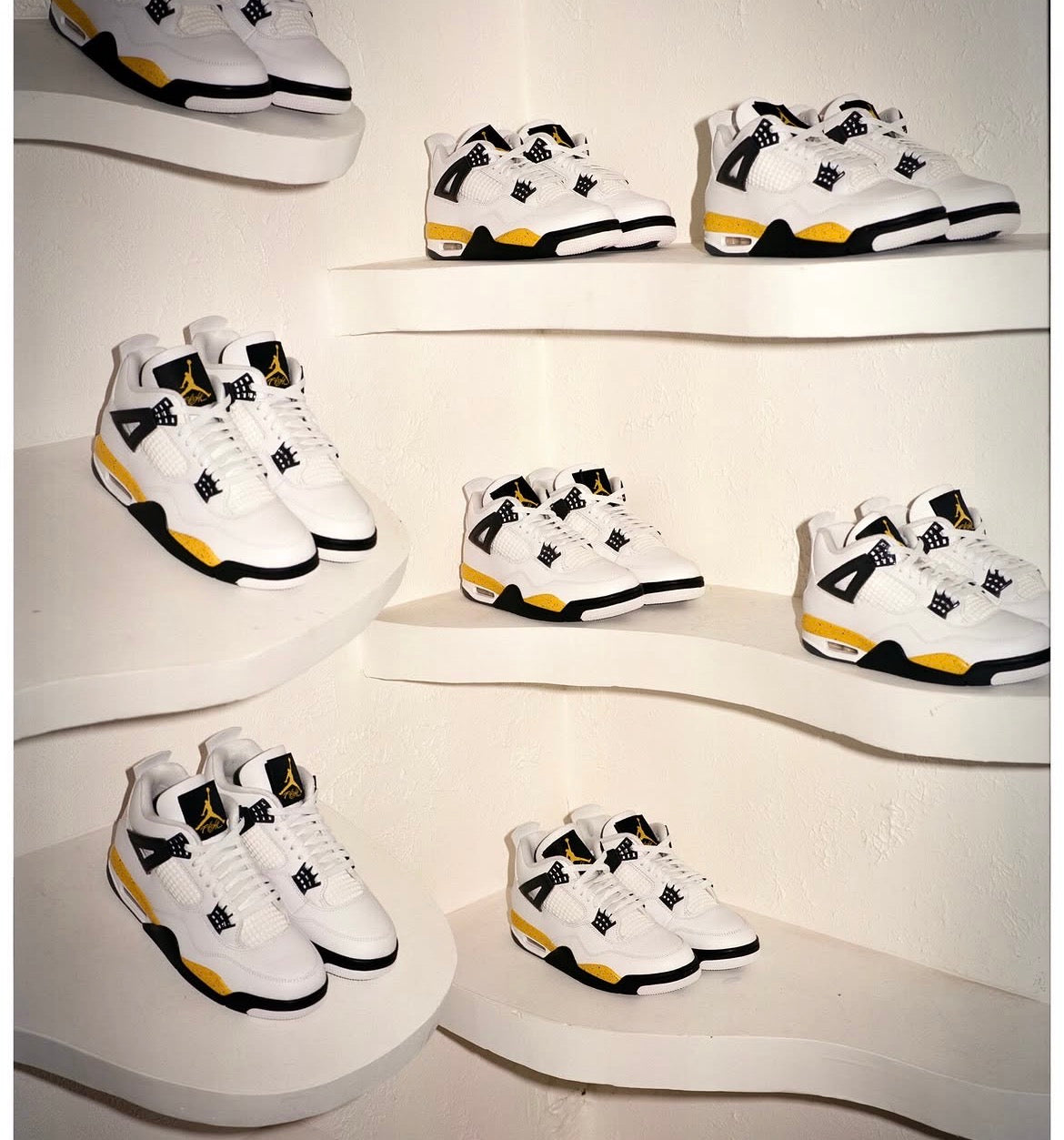 Air Jordan 4 Retro "Tour Yellow"